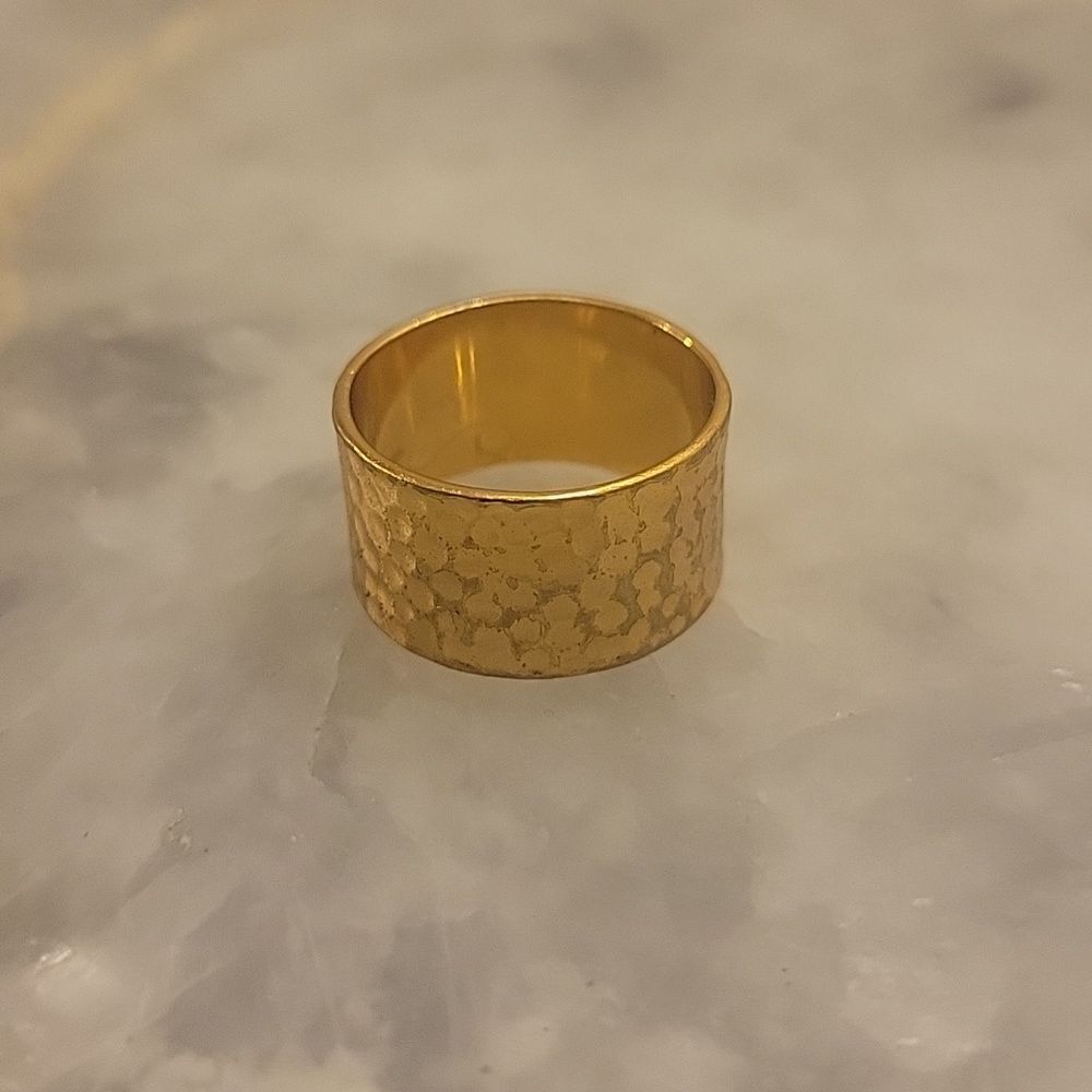NWT Gorjana Sz 7 Camila Hammered 18kt Gold Cigar Band Thick Ring Layering Stack - Picture 3 of 9